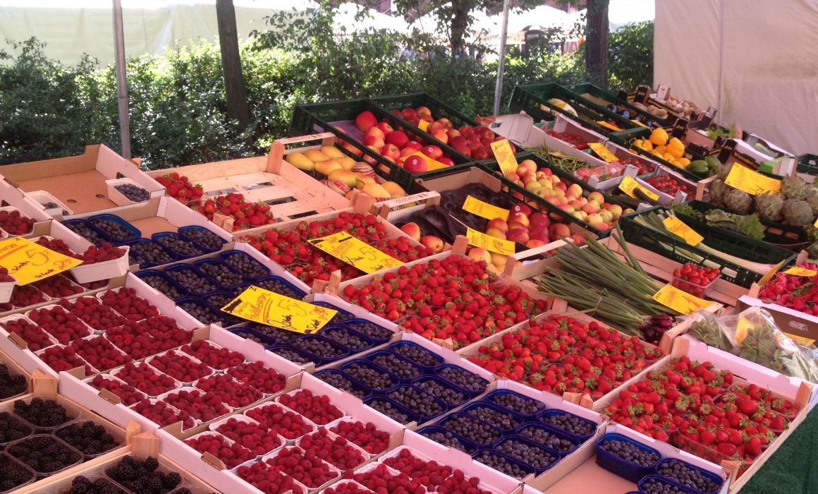 Berries at the Berlin Hackecher Markt weekly market